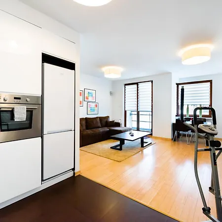 Mokotow Sunlight By Bookinghost Βαρσοβία